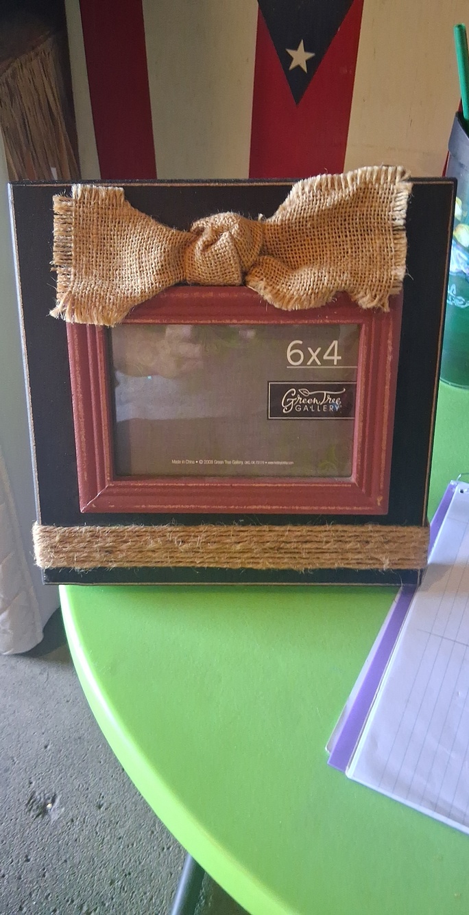 Black and Red Rustic 6x4 Photo Frame with Burlap Accent